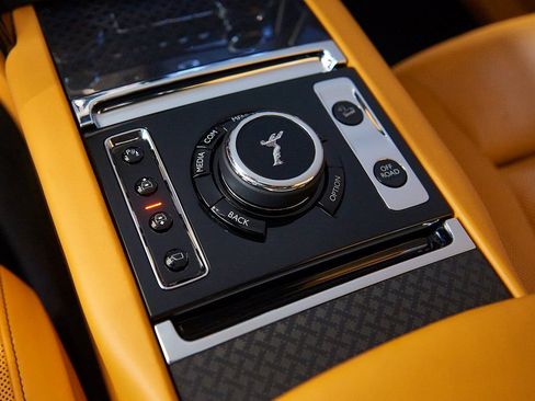 Certified 2022 Rolls-Royce Cullinan Black Badge w/ Leather Finishing Pack image 14