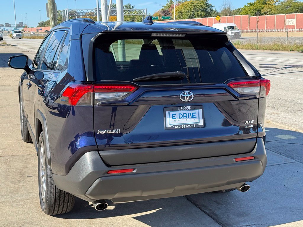 Used 2021 Toyota RAV4 XLE Premium AWD/4WD image 9