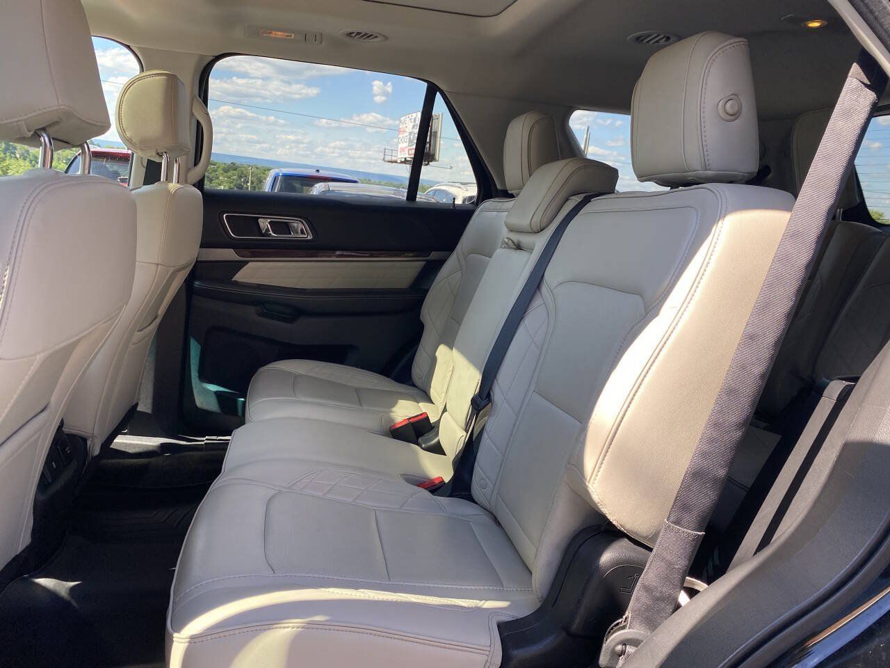 Used 2017 Ford Explorer Platinum AWD/4WD image 15