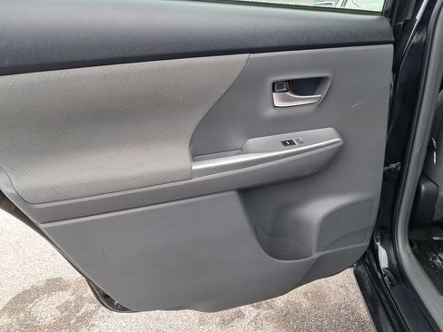 Used 2014 Toyota Prius V Three image 11