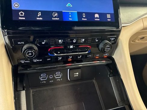 Used 2023 Jeep Grand Cherokee L Limited w/ Luxury Tech Group II RWD image 38