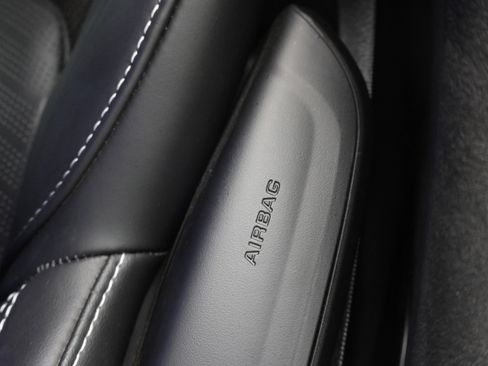 Used 2023 Chevrolet Corvette Stingray Premium Cpe w/ Z51 Performance Package image 39