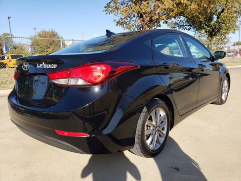Used 2014 Hyundai Elantra SE w/ Option Group 02 FWD image 4