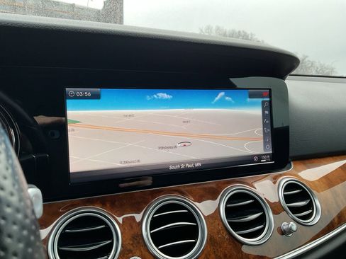 Used 2018 Mercedes-Benz E 300 4MATIC image 25