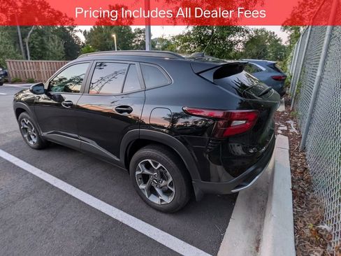 Used 2024 Chevrolet Trax LT w/ Driver Confidence Package FWD image 4