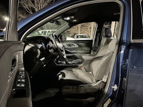 Used 2023 Chevrolet Traverse LT image 13