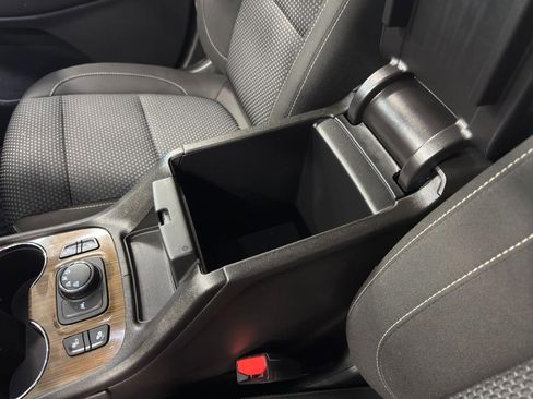 Used 2023 GMC Acadia SLE w/ Driver Convenience Package image 11