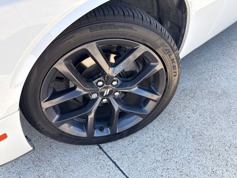 Used 2019 Dodge Challenger SXT w/ Driver Convenience Group RWD image 16