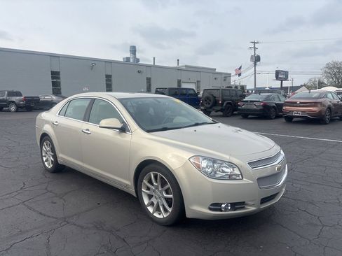 Used 2009 Chevrolet Malibu LTZ w/ Rear Power Package FWD image 4