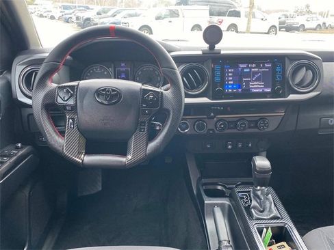 Used 2018 Toyota Tacoma TRD Sport image 8