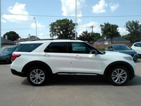 Used 2021 Ford Explorer XLT w/ Equipment Group 202A AWD/4WD image 5