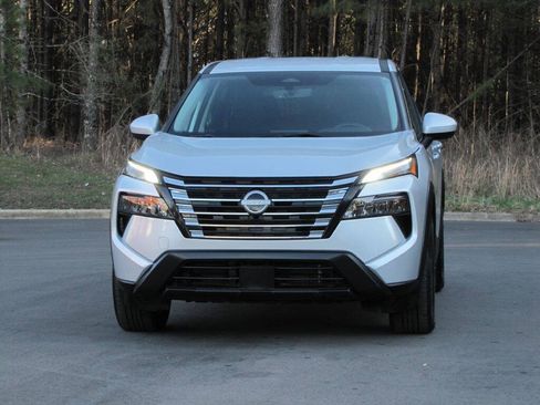 Used 2024 Nissan Rogue SV FWD image 10
