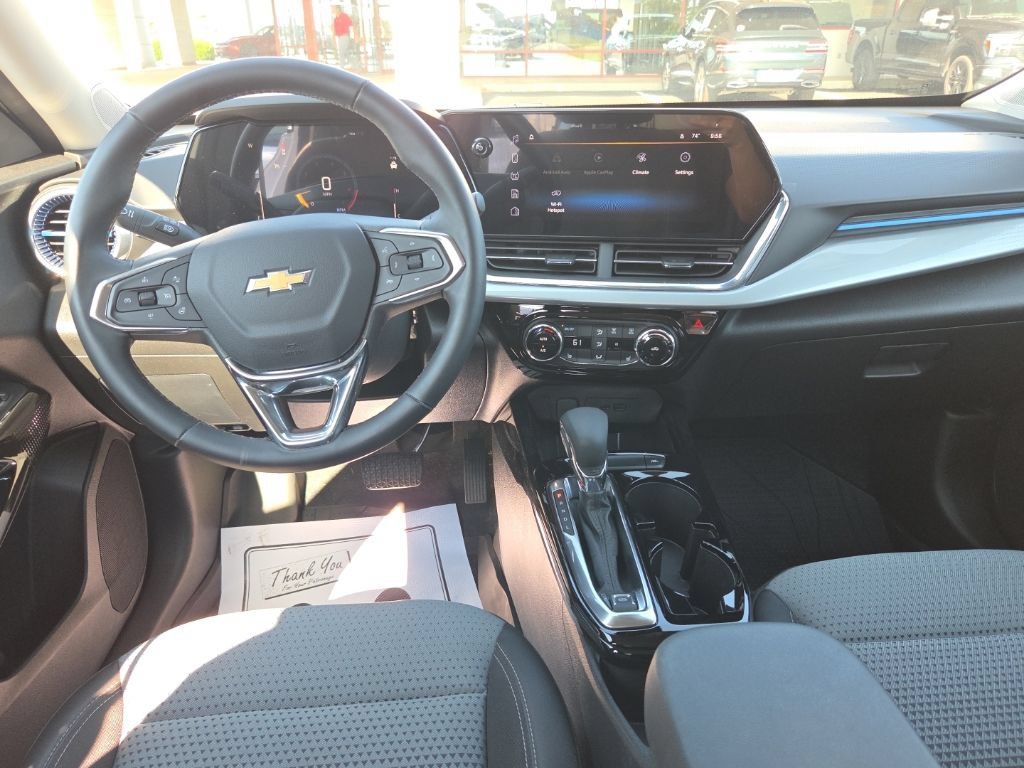 Used 2025 Chevrolet Trax LT w/ LT Convenience Package FWD image 25