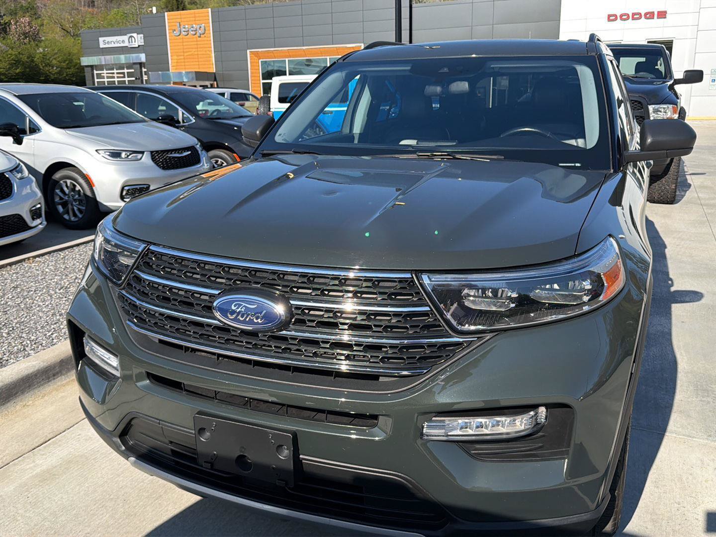 Used 2022 Ford Explorer XLT w/ Equipment Group 202A AWD/4WD image 8