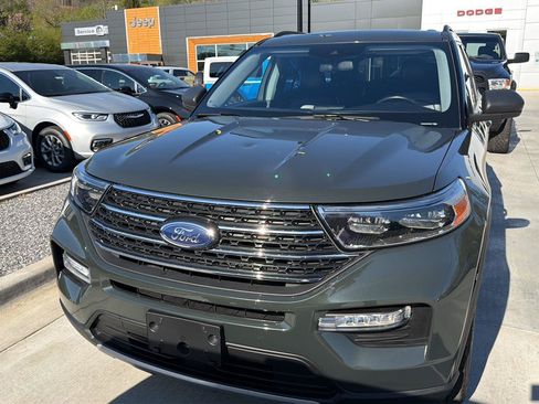 Used 2022 Ford Explorer XLT w/ Equipment Group 202A AWD/4WD image 8