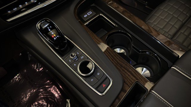 Used 2022 Cadillac Escalade Sport Platinum w/ Heavy-Duty Trailer Package AWD/4WD image 13