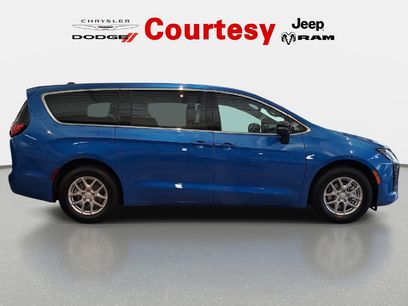 New 2027 Chrysler Pacifica Select