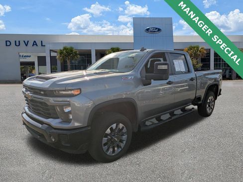 Used 2024 Chevrolet Silverado 2500 Custom w/ Custom Value Package image 8
