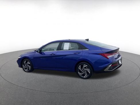 Used 2025 Hyundai Elantra SEL image 10