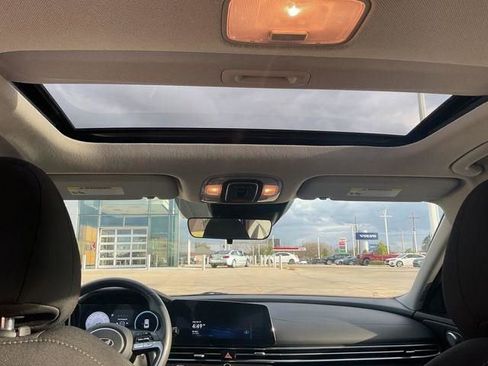 Used 2025 Hyundai Elantra SEL image 25