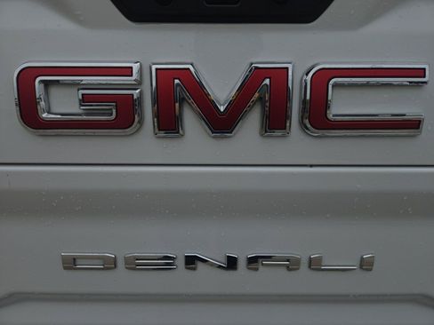 Used 2024 GMC Sierra 2500 Denali w/ Denali Reserve Package AWD/4WD image 9