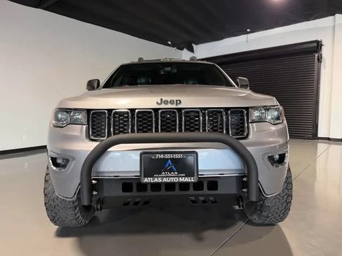 Used 2019 Jeep Grand Cherokee Limited AWD/4WD image 2