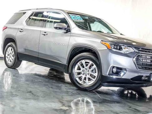 Used 2020 Chevrolet Traverse LT w/ Driver Confidence II Package AWD/4WD image 5