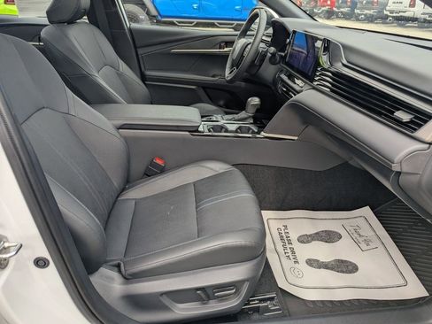 Used 2025 Toyota Camry LE image 10