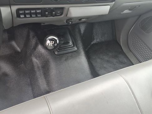 Used 2006 Ford F550 2WD Regular Cab Super Duty image 24