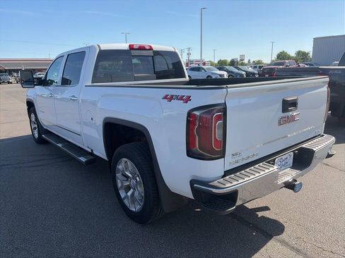 Used 2018 GMC Sierra 1500 SLT w/ SLT Premium Package AWD/4WD image 8