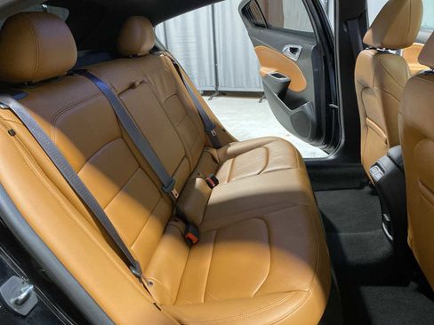 Used 2017 Chevrolet Cruze Premier image 13