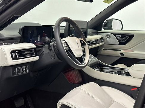 New 2026 Lincoln Aviator Black Label w/ Dynamic Handling Package image 16
