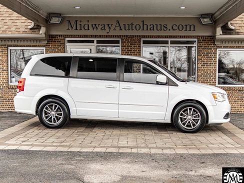 Used 2016 Dodge Grand Caravan SE image 4