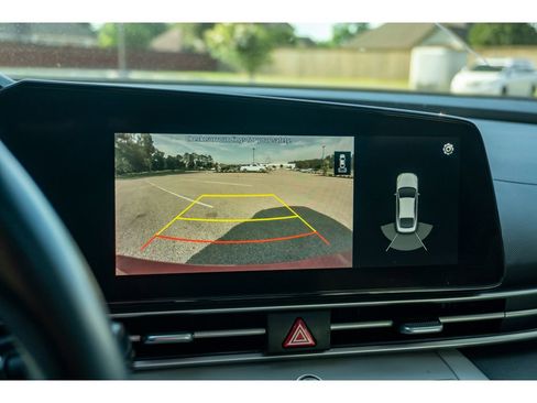 Used 2021 Hyundai Elantra Limited FWD image 24