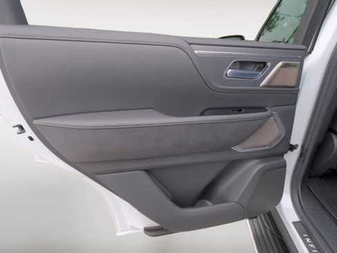 New 2025 INFINITI QX80 Sensory image 13