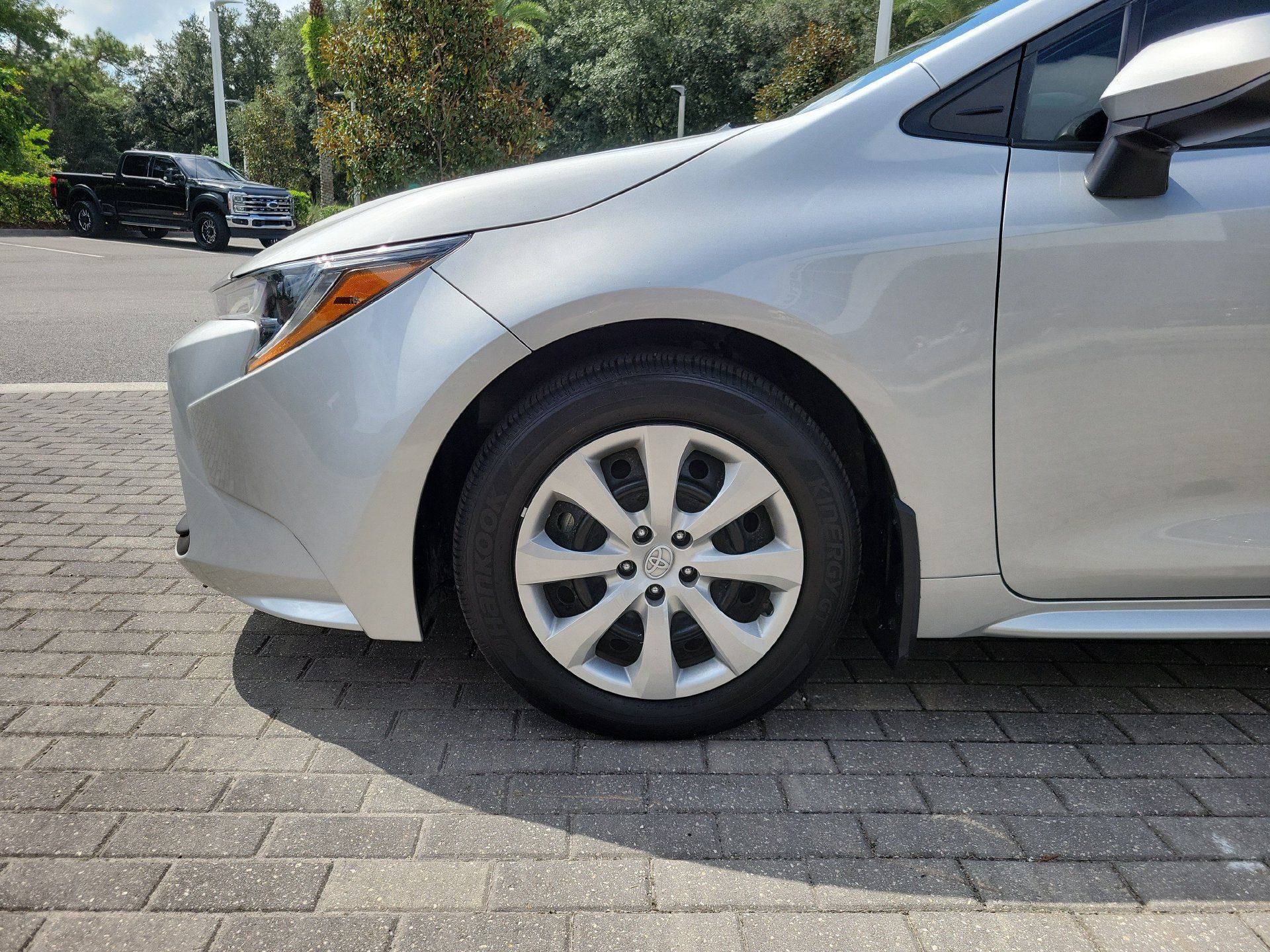 Used 2025 Toyota Corolla LE FWD image 7