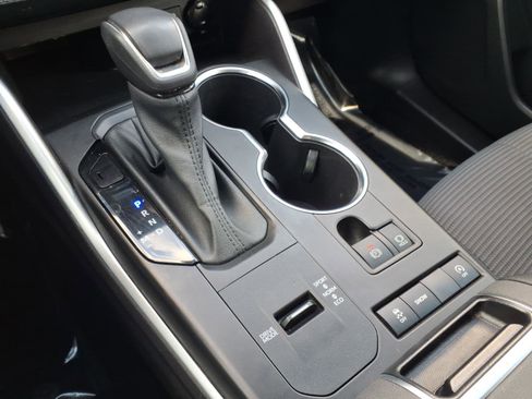 Used 2022 Toyota Highlander LE image 23