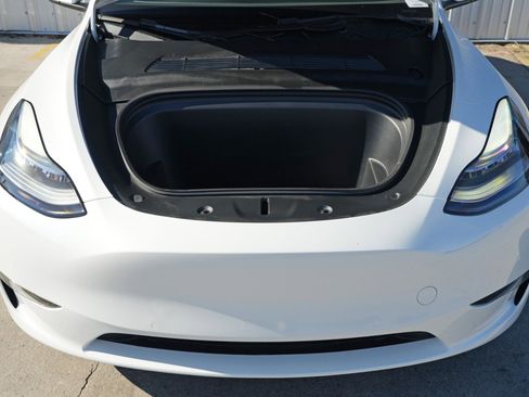 Used 2021 Tesla Model Y Long Range image 8
