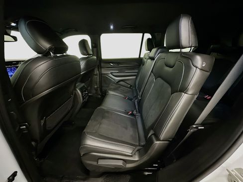 Used 2024 Jeep Grand Cherokee L Laredo image 28