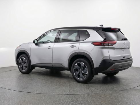 Used 2025 Nissan Rogue SV FWD image 6