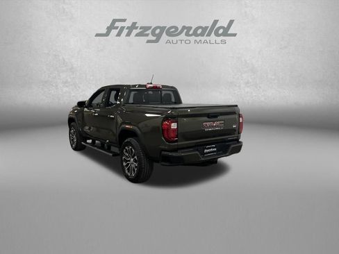 Used 2025 GMC Canyon Denali image 3