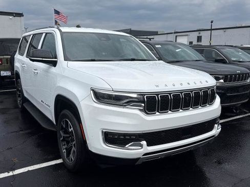 Used 2025 Jeep Wagoneer L Series III image 10