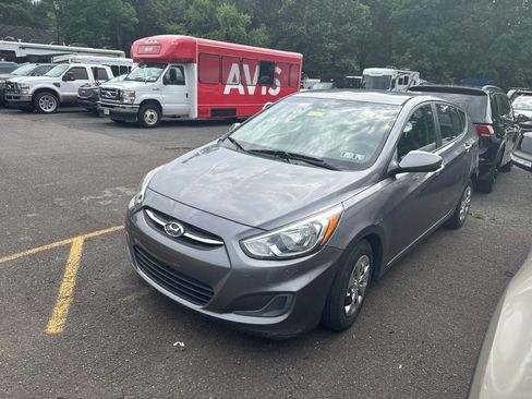Used 2016 Hyundai Accent SE FWD image 2