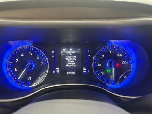 Used 2018 Chrysler Pacifica Touring-L FWD image 25