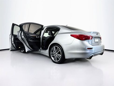 Used 2015 INFINITI Q50 w/ Deluxe Touring Package RWD image 17