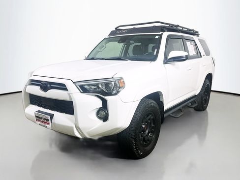 Used 2020 Toyota 4Runner SR5 AWD/4WD image 3
