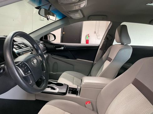Used 2014 Toyota Camry LE FWD image 13