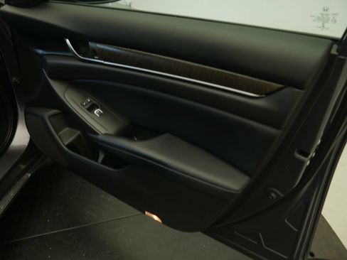 Used 2018 Honda Accord EX-L image 23