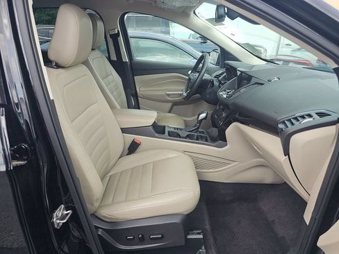 Used 2019 Ford Escape Titanium FWD image 3