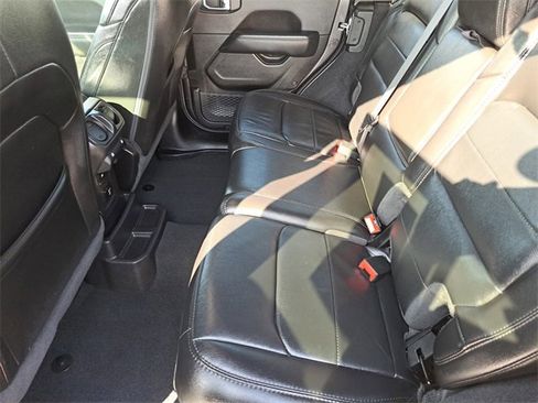 Used 2022 Jeep Wrangler Unlimited Sahara image 25